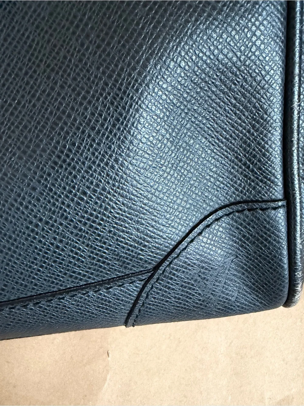 Louis Vuitton Taiga Messenger Bag